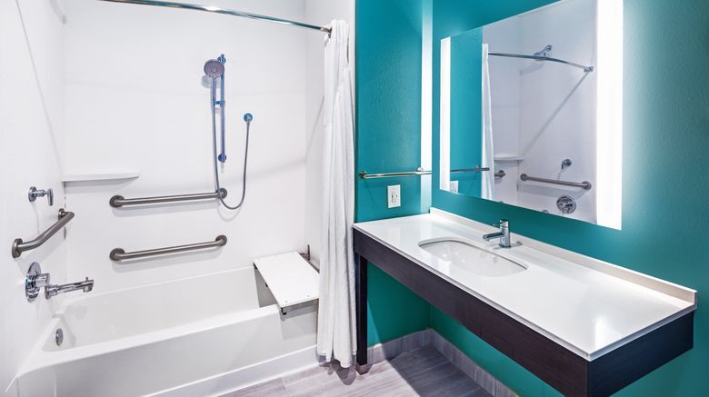 <b>Holiday Inn Express & Suites Room</b>. Images powered by <a href="https://www.leonardoworldwide.com/" title="Leonardo Worldwide" target="_blank">Leonardo</a>.