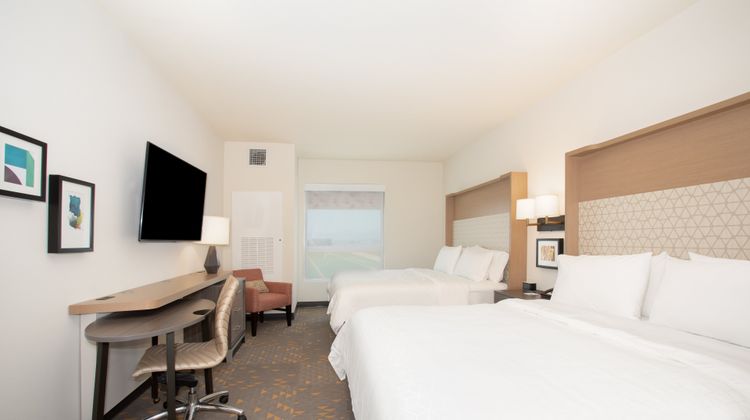 Holiday Inn Glendale-Stadium & Ent Dist Room