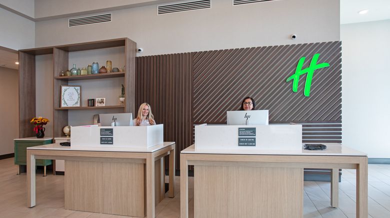 <b>Holiday Inn Glendale-Stadium & Ent Dist Lobby</b>. Images powered by <a href="https://www.leonardoworldwide.com/" title="Leonardo Worldwide" target="_blank">Leonardo</a>.