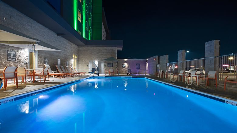 <b>Holiday Inn Glendale-Stadium & Ent Dist Pool</b>. Images powered by <a href="https://www.leonardoworldwide.com/" title="Leonardo Worldwide" target="_blank">Leonardo</a>.