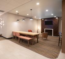 Holiday Inn Glendale-Stadium & Ent Dist Lobby