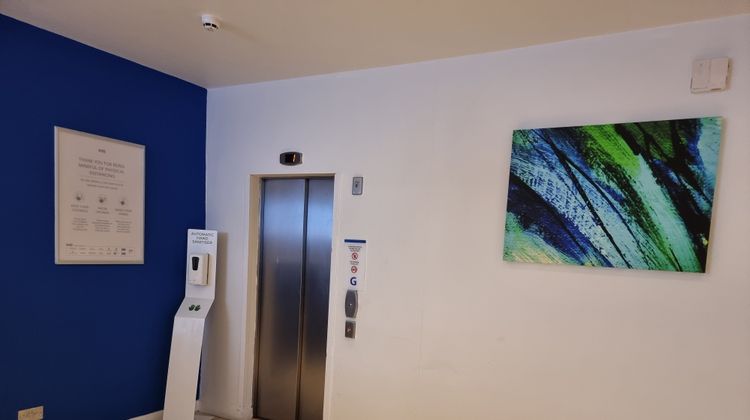 Holiday Inn Express Wakefield Lobby