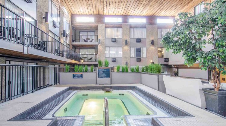 Sandman Hotel Kelowna Pool