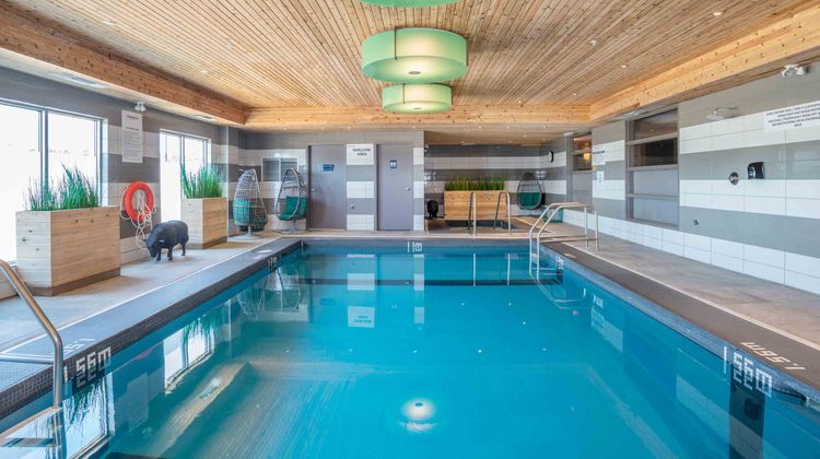 Sandman Hotel Oakville Pool