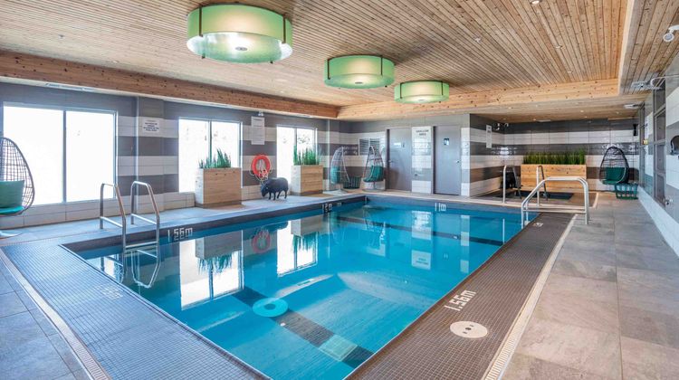 Sandman Hotel Oakville Pool