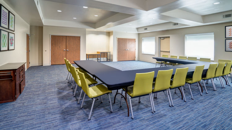 Holiday Inn Express  & Suites Winona Meeting