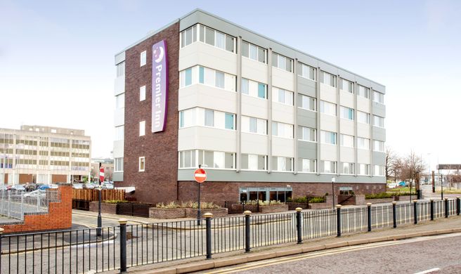 Premier Inn Birkenhead Town Centre Exterior