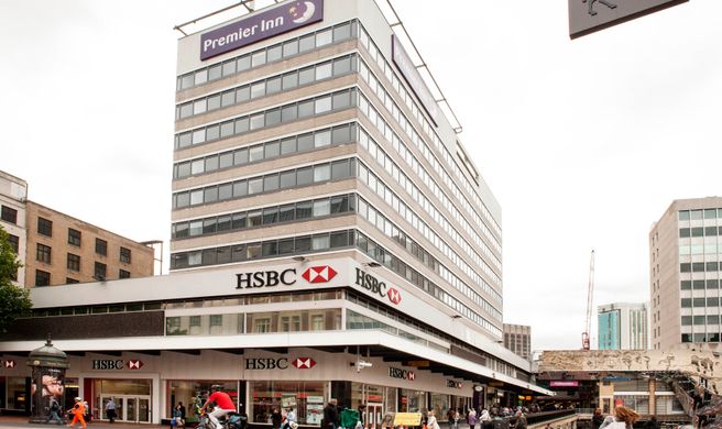 Premier Inn Birmingham New Street Exterior