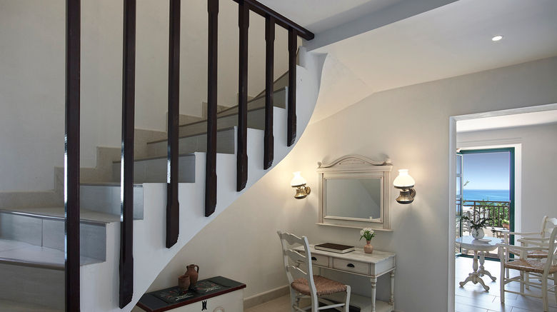 <b>Creta Maris Beach Resort Suite</b>. Images powered by <a href="https://www.leonardoworldwide.com/" title="Leonardo Worldwide" target="_blank">Leonardo</a>.