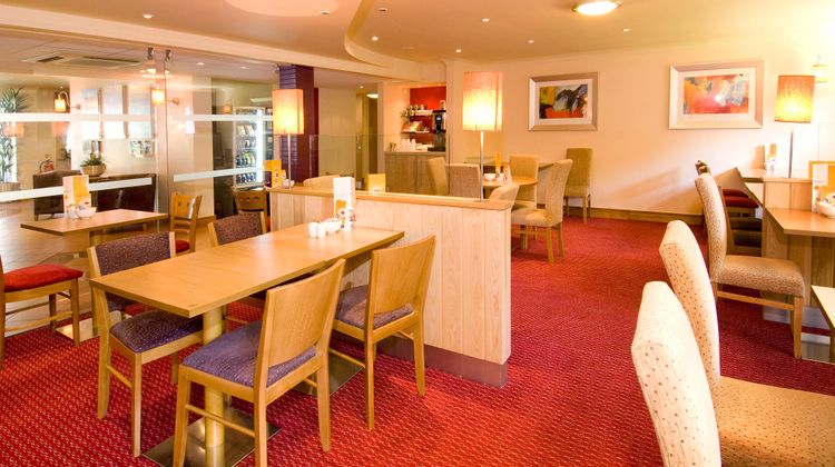 Premier Inn B'ham South (Hall Green) Lobby
