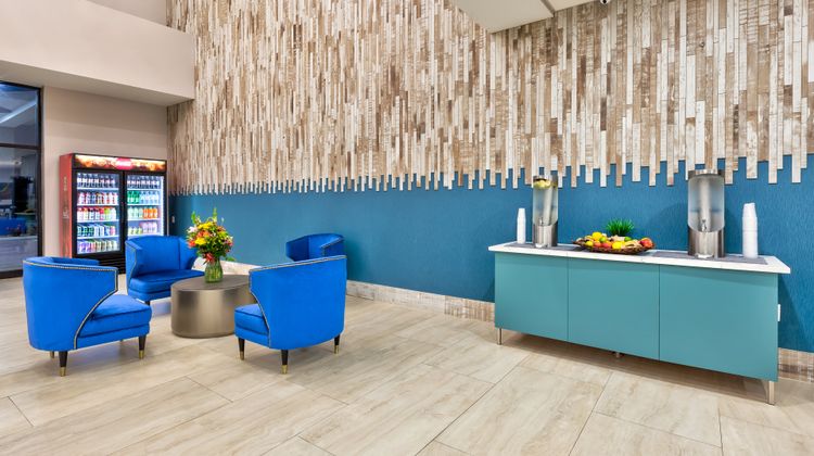 Holiday Inn Cookeville Lobby