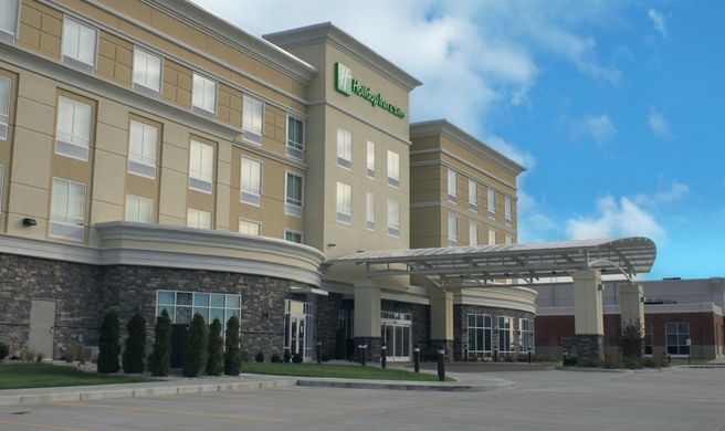 Holiday Inn & Suites-Convention Center Exterior