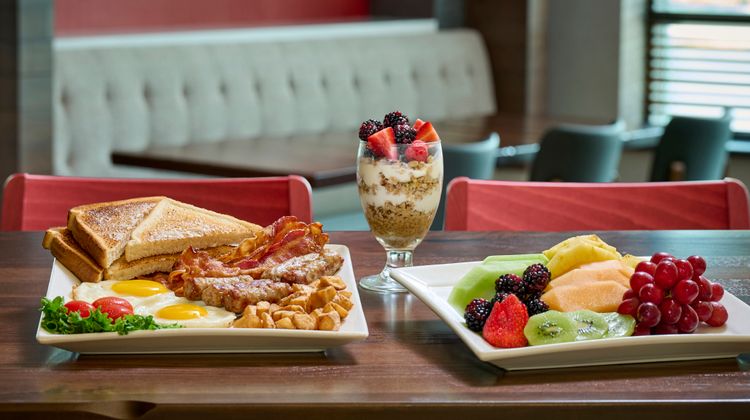 Holiday Inn & Suites Oakville @ Bronte Restaurant