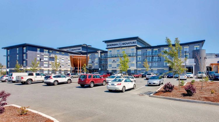 Sandman Signature Hotel Exterior