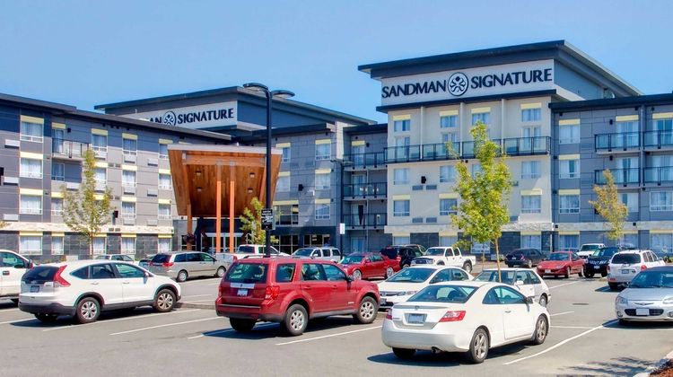 Sandman Signature Hotel Exterior