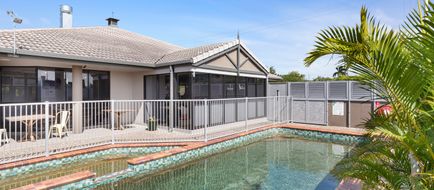 The Stirling Hotel Rockhampton Pool