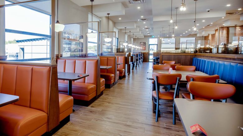 <b>Sandman Signature Saskatoon South Hotel Restaurant</b>. Images powered by <a href="https://www.leonardoworldwide.com/" title="Leonardo Worldwide" target="_blank">Leonardo</a>.