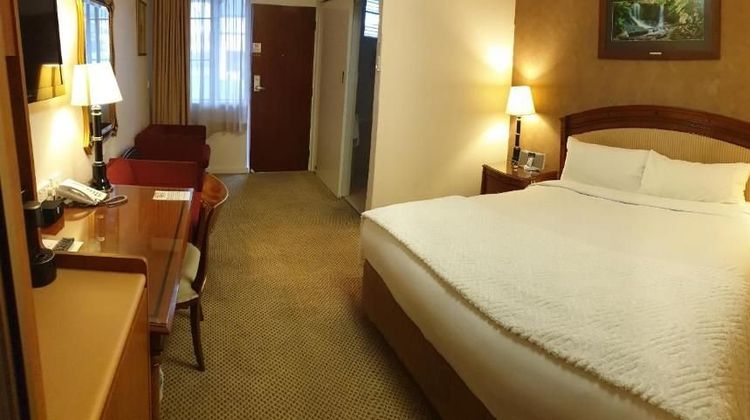 Country Plaza Queanbeyan Room