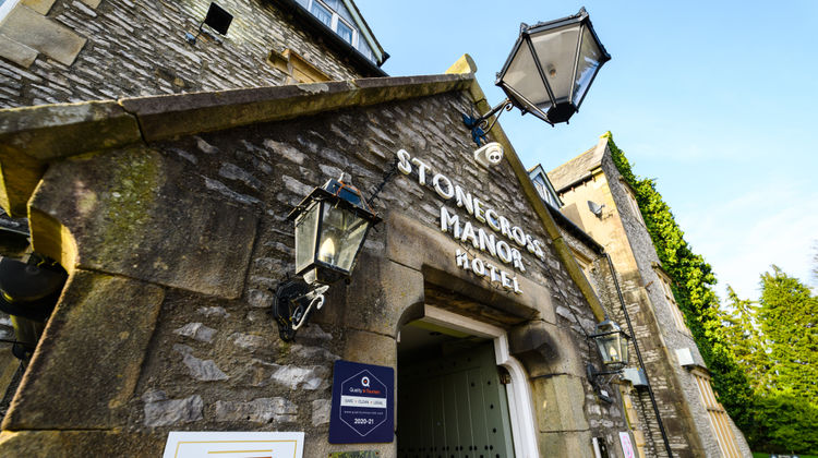 Stonecross Manor Hotel Exterior