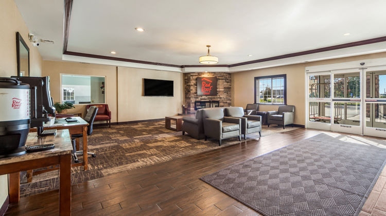 Red Roof PLUS+ Omaha - Council Bluffs Lobby