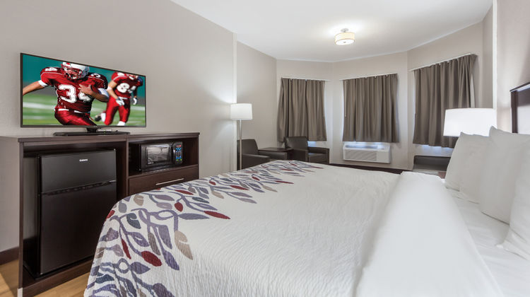 Red Roof PLUS+ Omaha - Council Bluffs Room