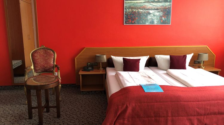 Servatius Hotel Room