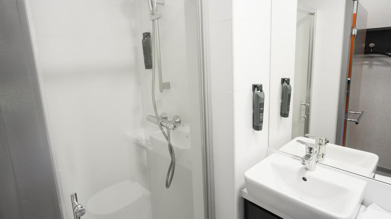 <b>easyHotel Charles de Gaulle Villepinte Room</b>. Images powered by <a href="https://www.leonardoworldwide.com/" title="Leonardo Worldwide" target="_blank">Leonardo</a>.
