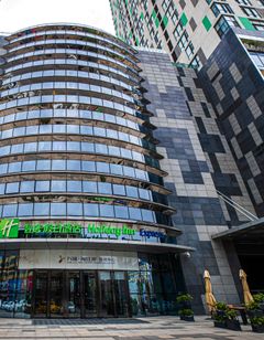 Holiday Inn Express Yingkou Onelong Plaz