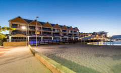 Dolphin Quay Apartment Hotel