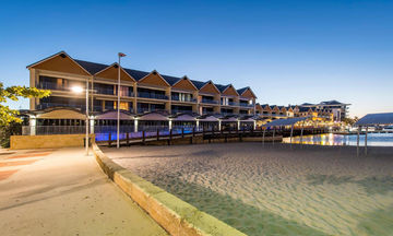 Dolphin Quay Apartment Hotel