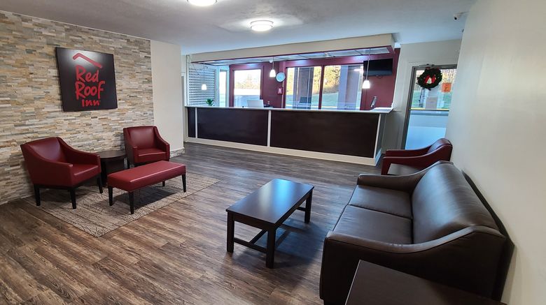 <b>Red Roof Inn LaGrange Lobby</b>. Images powered by <a href="https://www.leonardoworldwide.com/" title="Leonardo Worldwide" target="_blank">Leonardo</a>.