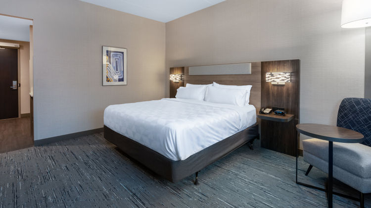 Holiday Inn Express Hotel & Suites Room