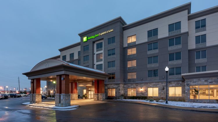 Holiday Inn Express Hotel & Suites Exterior