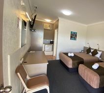 Sapphire City Motor Inn Room
