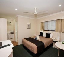 Sapphire City Motor Inn Room