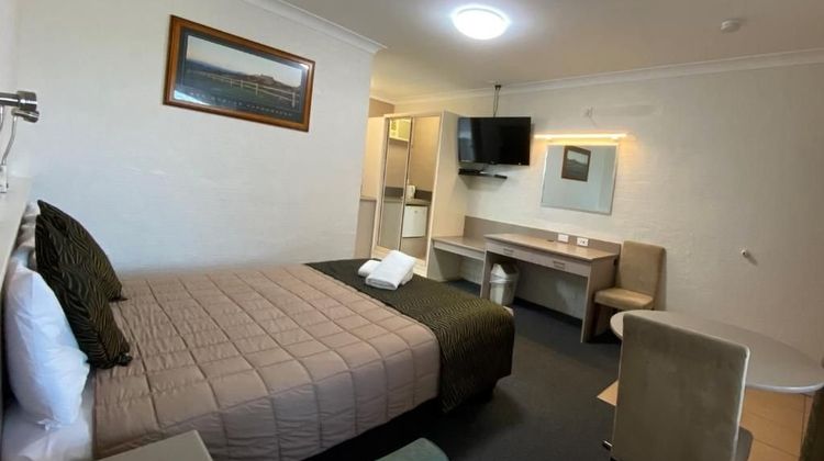 Sapphire City Motor Inn Room