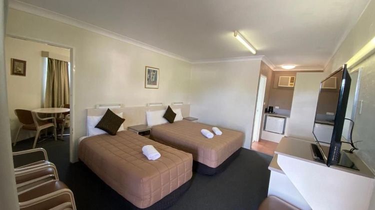 Sapphire City Motor Inn Room