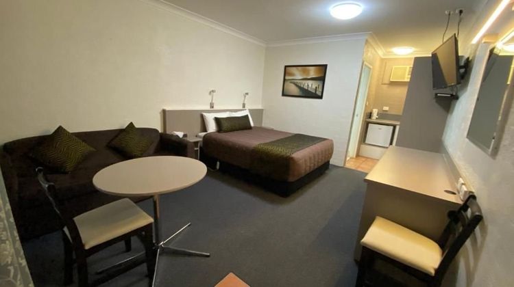 Sapphire City Motor Inn Room