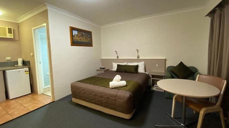 Sapphire City Motor Inn Room