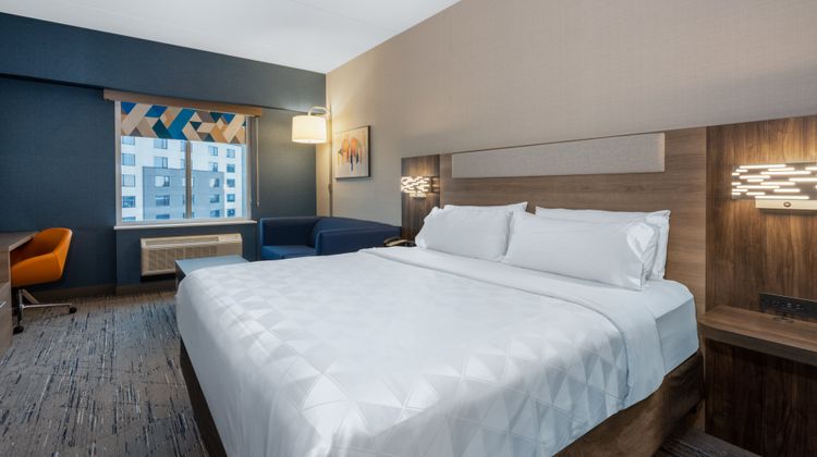 Holiday Inn Express Hotel & Suites Room