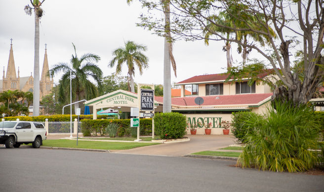 Central Park Motel Exterior