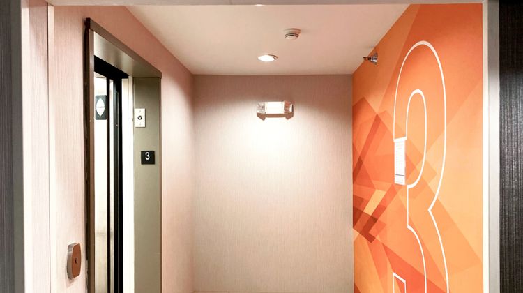 Holiday Inn Express Hotel & Suites Lobby
