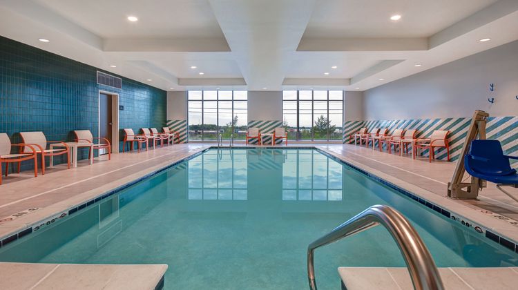 Holiday Inn Erie Pool