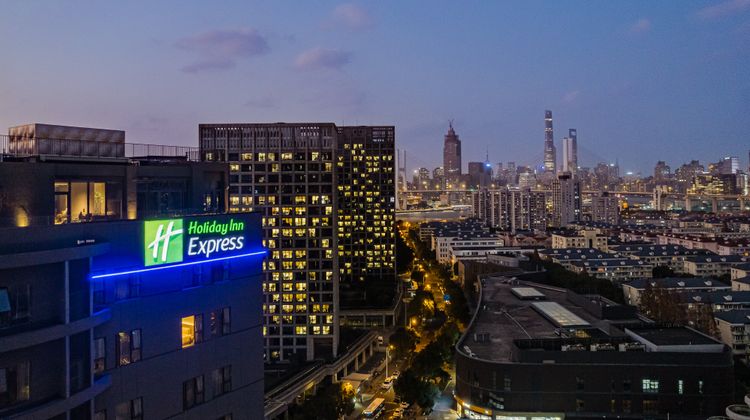 Holiday Inn Express Shanghai Expo Centre Exterior