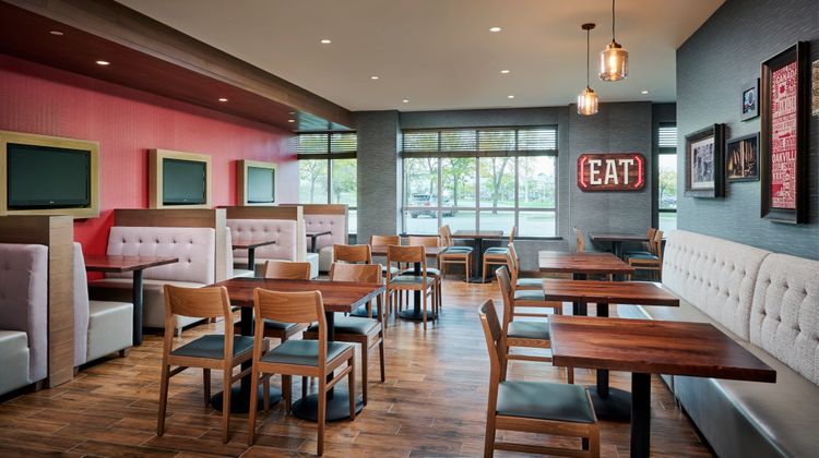 Holiday Inn & Suites Oakville @ Bronte Restaurant