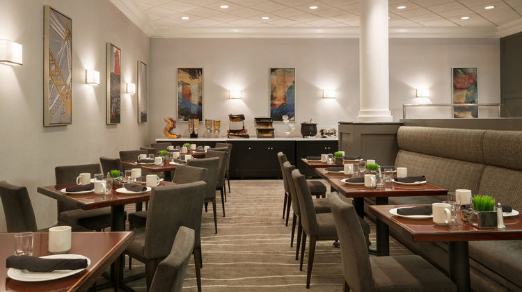 Crowne Plaza Englewood, an IHG Hotel Restaurant