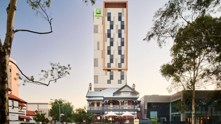 Holiday Inn West Perth Exterior