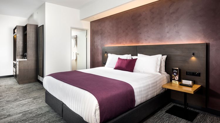 Holiday Inn West Perth Room