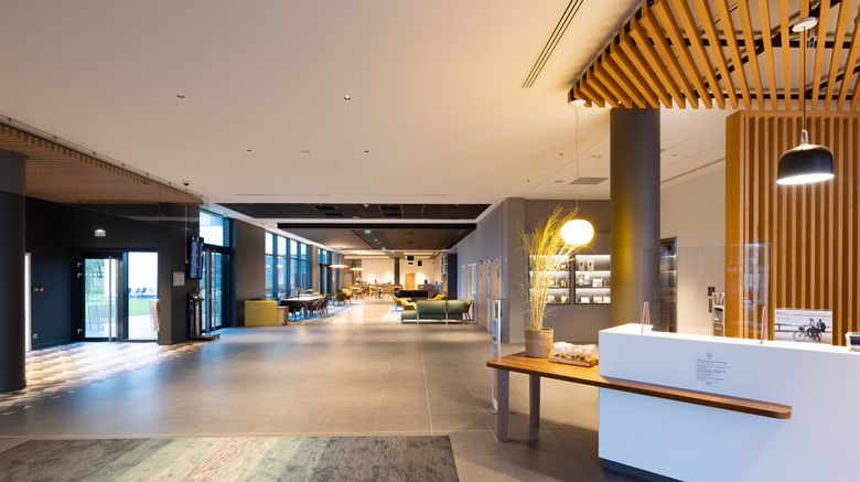 <b>Holiday Inn Paris-CDG Airport Lobby</b>. Images powered by <a href="https://www.leonardoworldwide.com/" title="Leonardo Worldwide" target="_blank">Leonardo</a>.