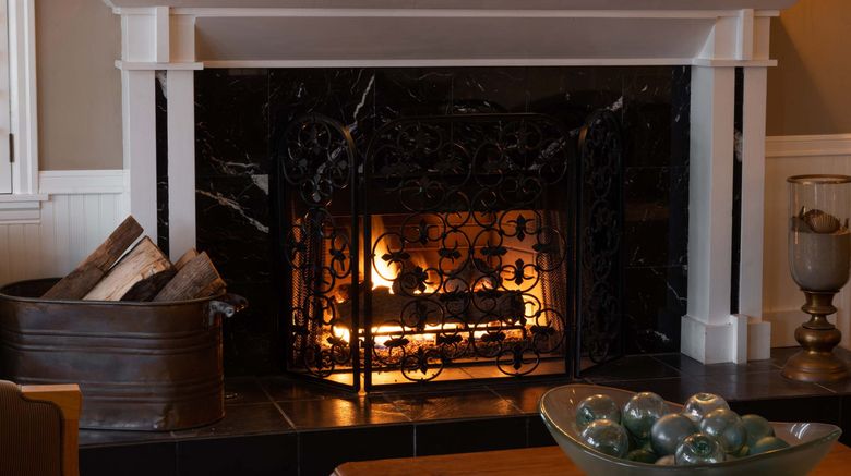 <b>Hearthstone Inn Lobby</b>. Images powered by <a href="https://www.leonardoworldwide.com/" title="Leonardo Worldwide" target="_blank">Leonardo</a>.